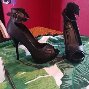 Venus size 9 womens heels